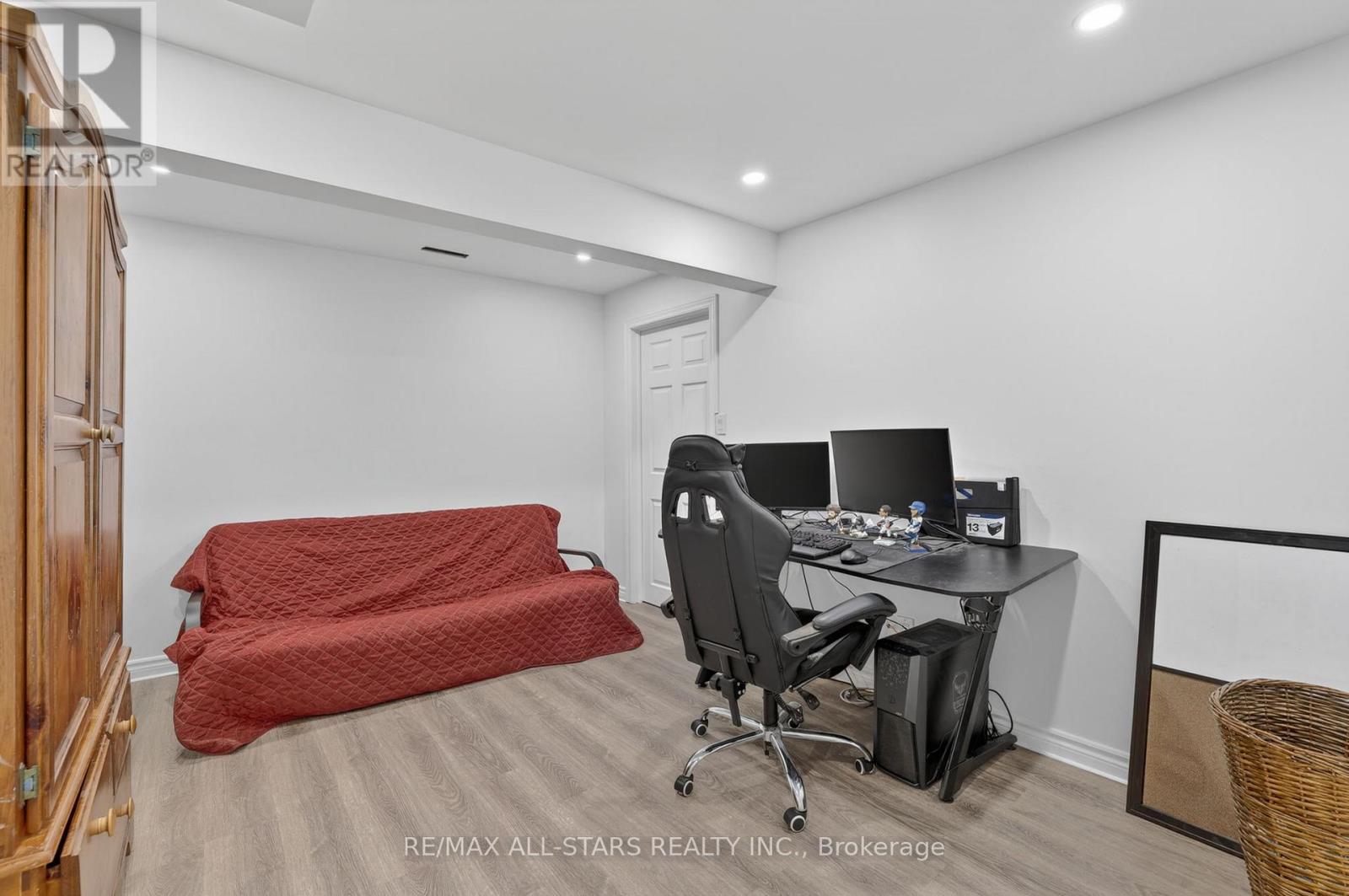 In-law suite Office with large closet - 10655 Sideroad 17, Brock, ON