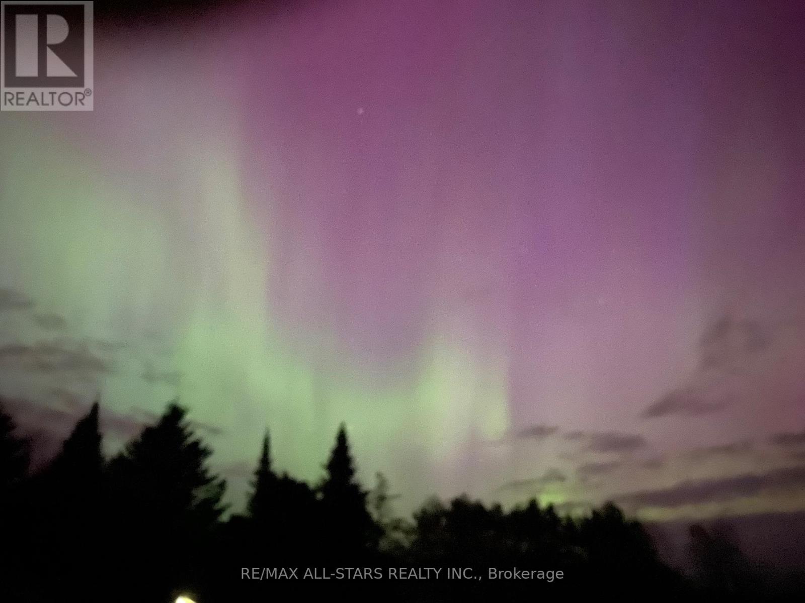 Stunning plays of the northern lights - 10655 Sideroad 17, Brock, ON