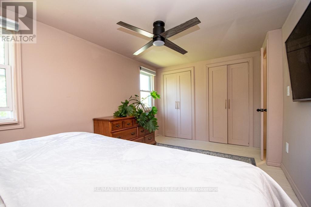 2279 Pigeon Lake Road, Kawartha Lakes (Bobcaygeon), ON - Indoor Photo Showing Bedroom