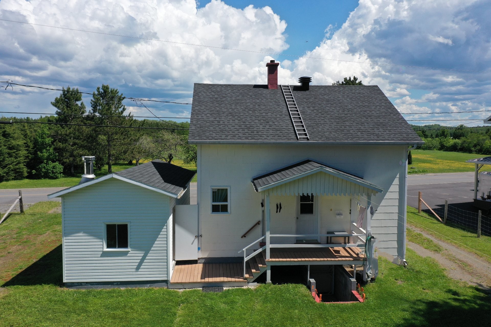 Back of Structure - 335 Rue De L'Église, Saint-Bruno-De-Kamouraska, QC - Outdoor