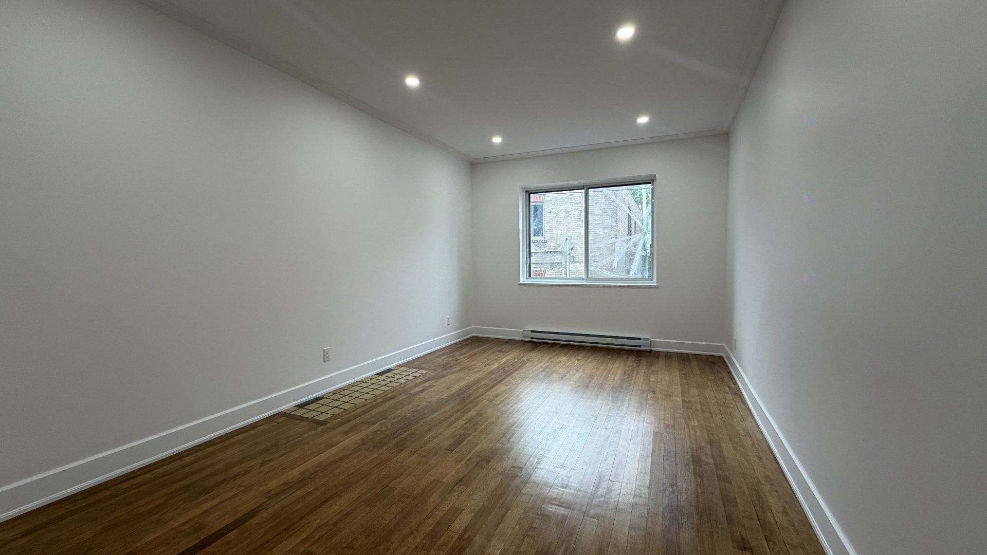 Living Room - 5-5745 Boul. Décarie, Montréal (Côte-Des-Neiges/Notre-Dame-De-Grâce), QC - Indoor Photo Showing Other Room