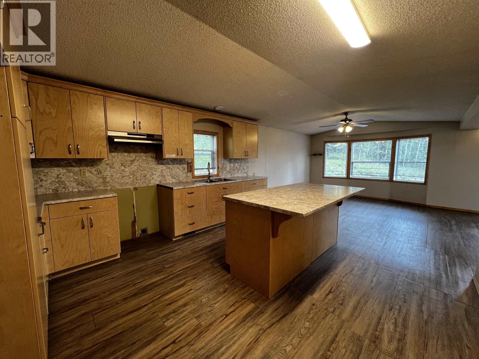 100 Schritt Crescent, Burns Lake, BC - Indoor Photo Showing Kitchen