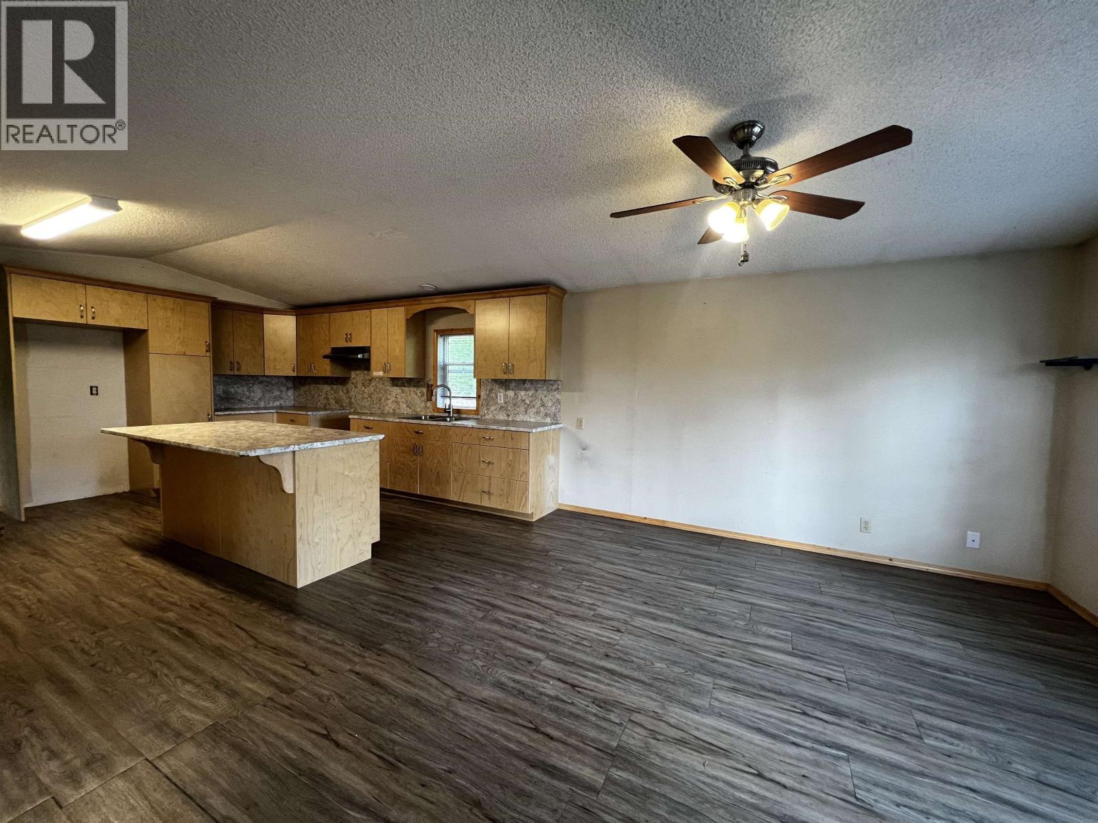 100 Schritt Crescent, Burns Lake, BC - Indoor Photo Showing Kitchen
