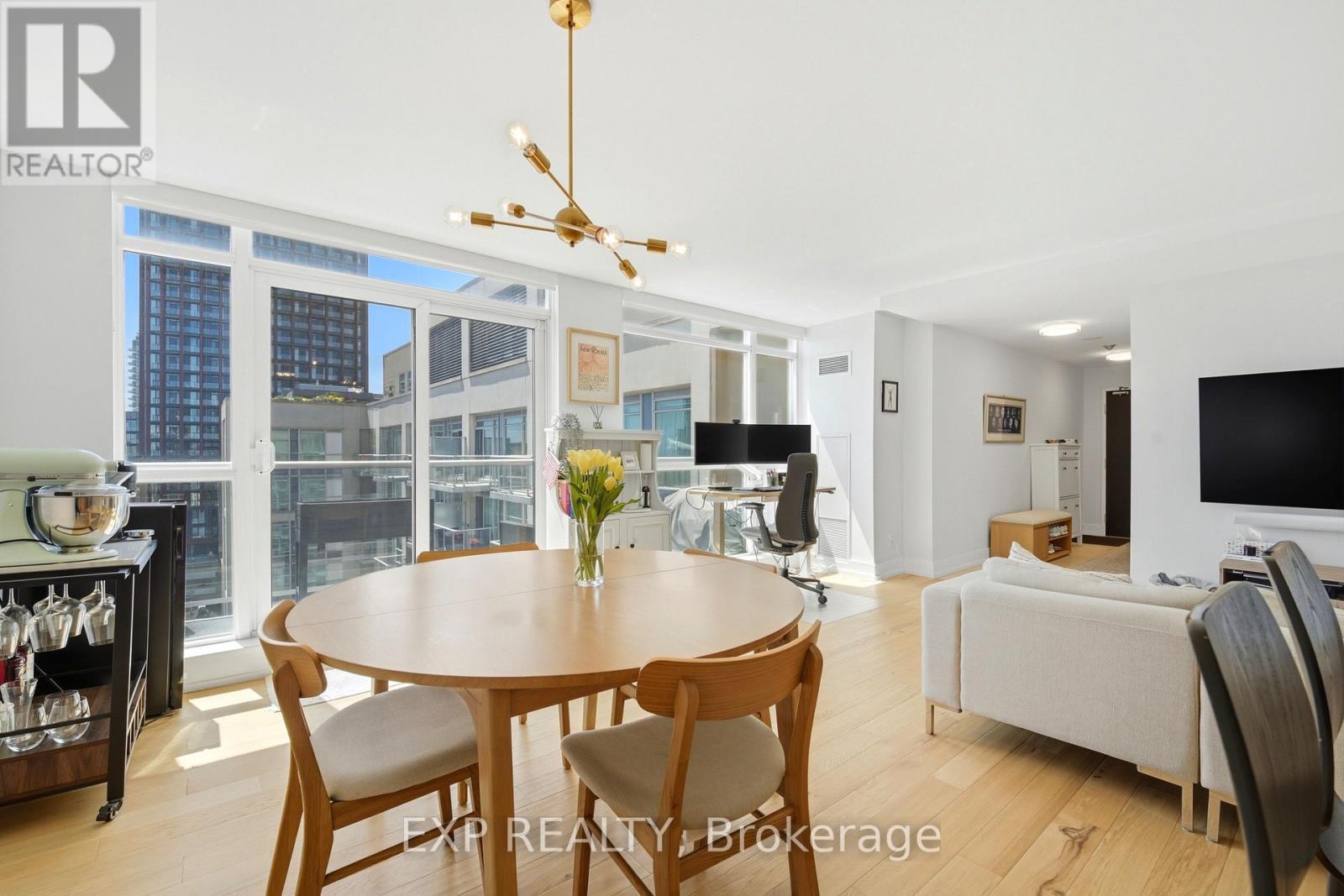 Ph20 - 230 King Street E, Toronto (Moss Park), ON - Indoor Photo Showing Dining Room