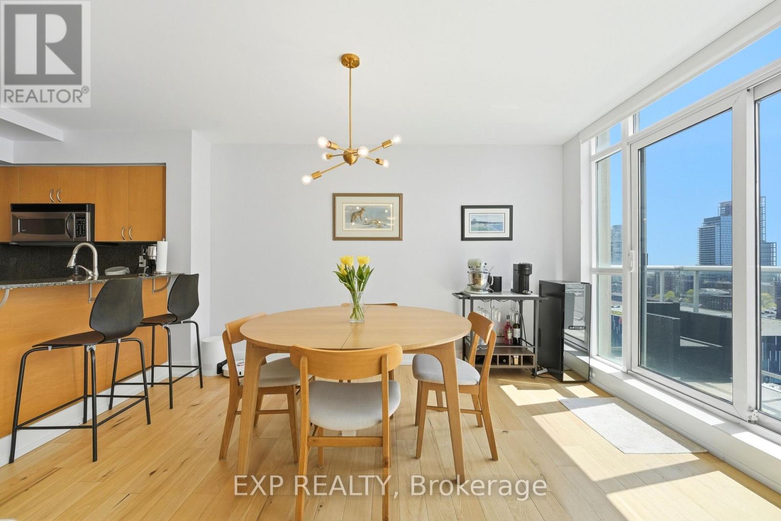 Ph20 - 230 King Street E, Toronto (Moss Park), ON - Indoor Photo Showing Dining Room