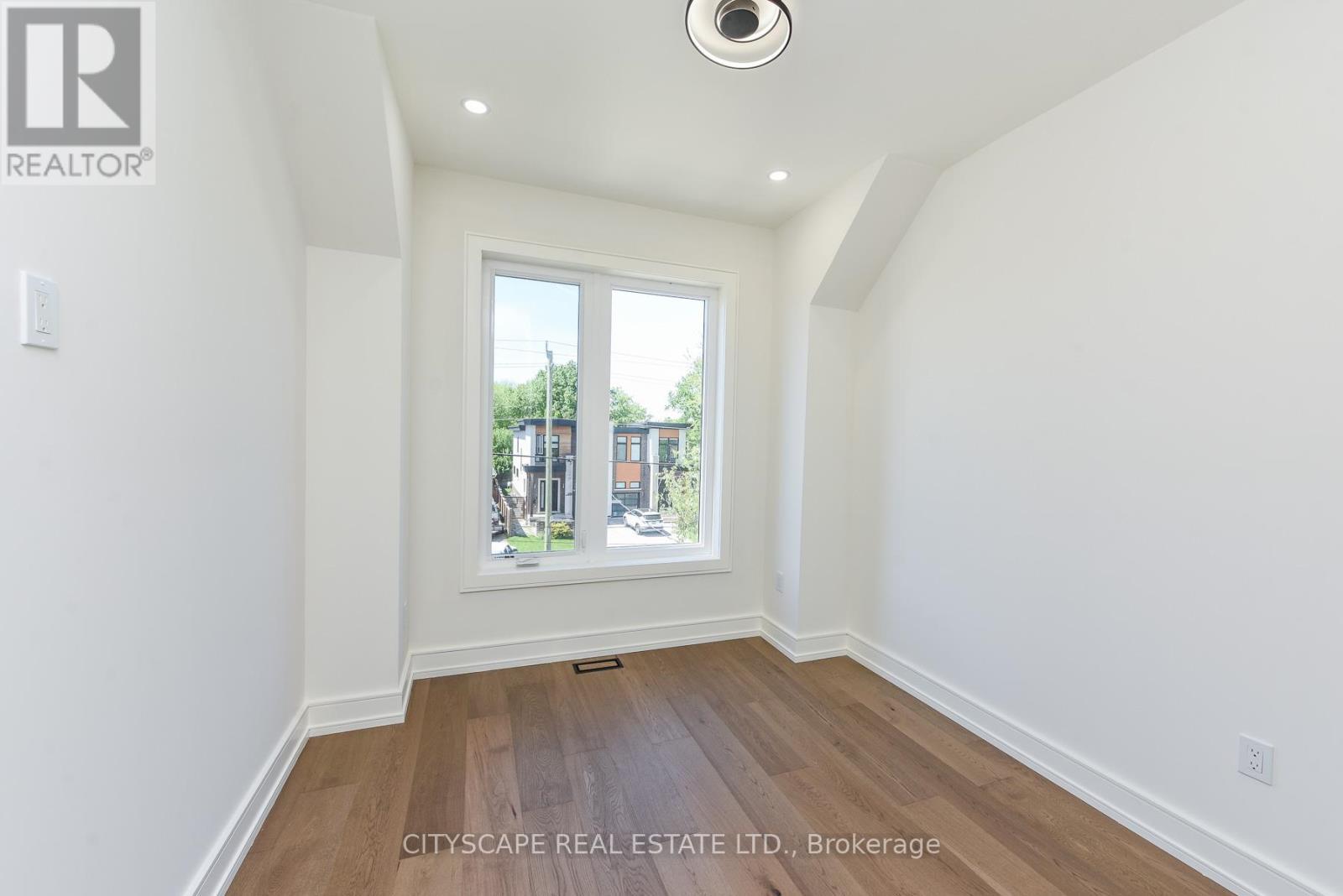956 Fourth Street, Mississauga, ON - Indoor Photo Showing Laundry Room