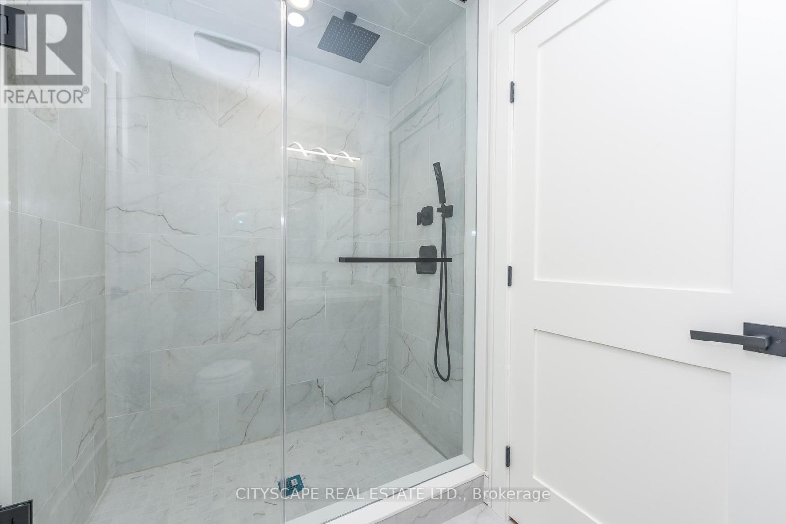 956 Fourth Street, Mississauga, ON - Indoor