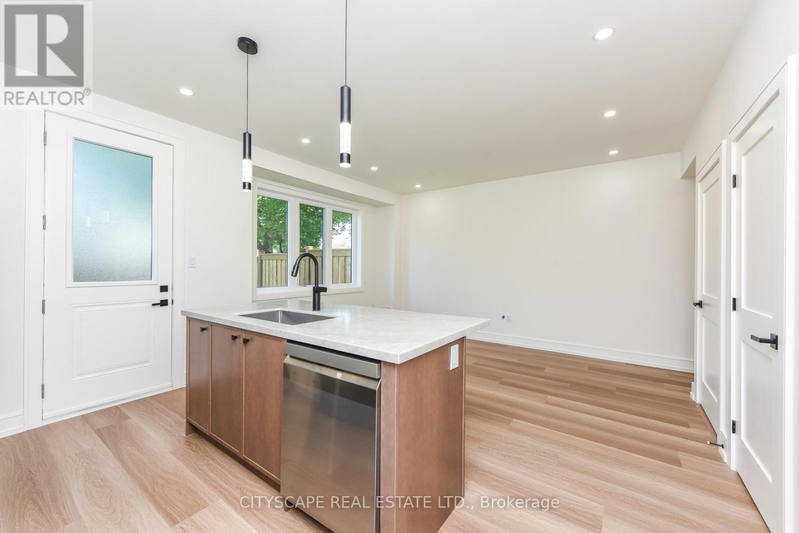 956 Fourth Street, Mississauga, ON - Indoor Photo Showing Other Room