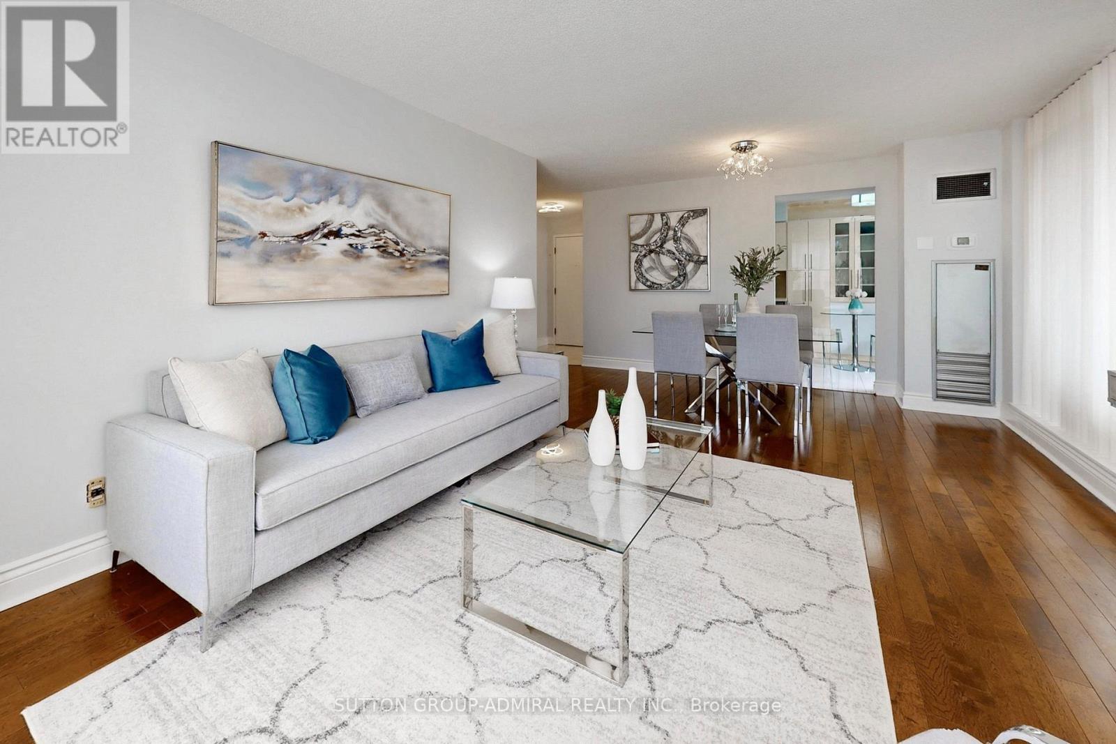 Ph208 - 81 Townsgate Drive, Vaughan, ON - Indoor Photo Showing Living Room