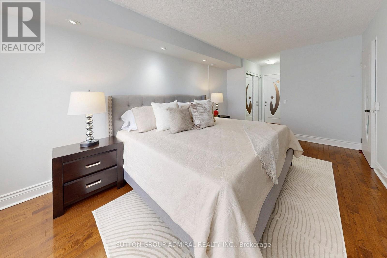 Ph208 - 81 Townsgate Drive, Vaughan, ON - Indoor Photo Showing Bedroom