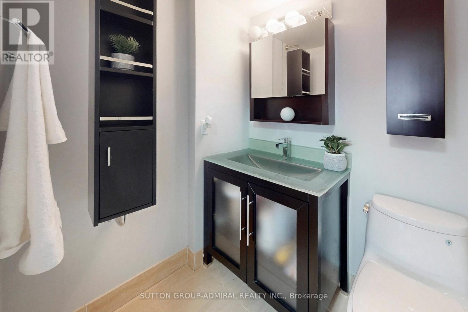 Ph208 - 81 Townsgate Drive, Vaughan, ON - Indoor Photo Showing Bathroom