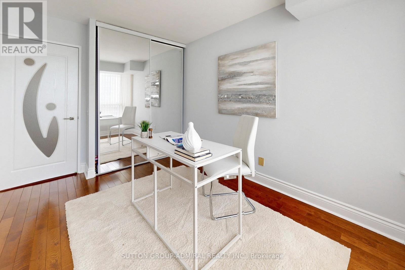 Ph208 - 81 Townsgate Drive, Vaughan, ON - Indoor