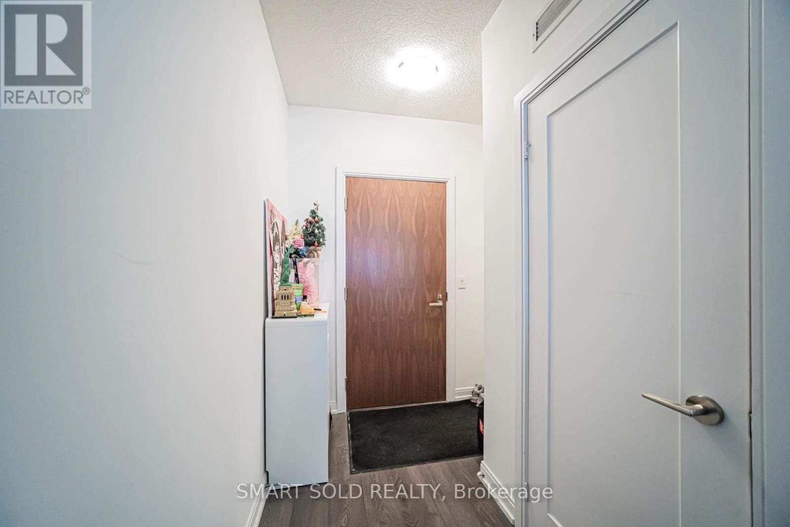 2918 - 275 Village Green Square, Toronto, ON - Indoor