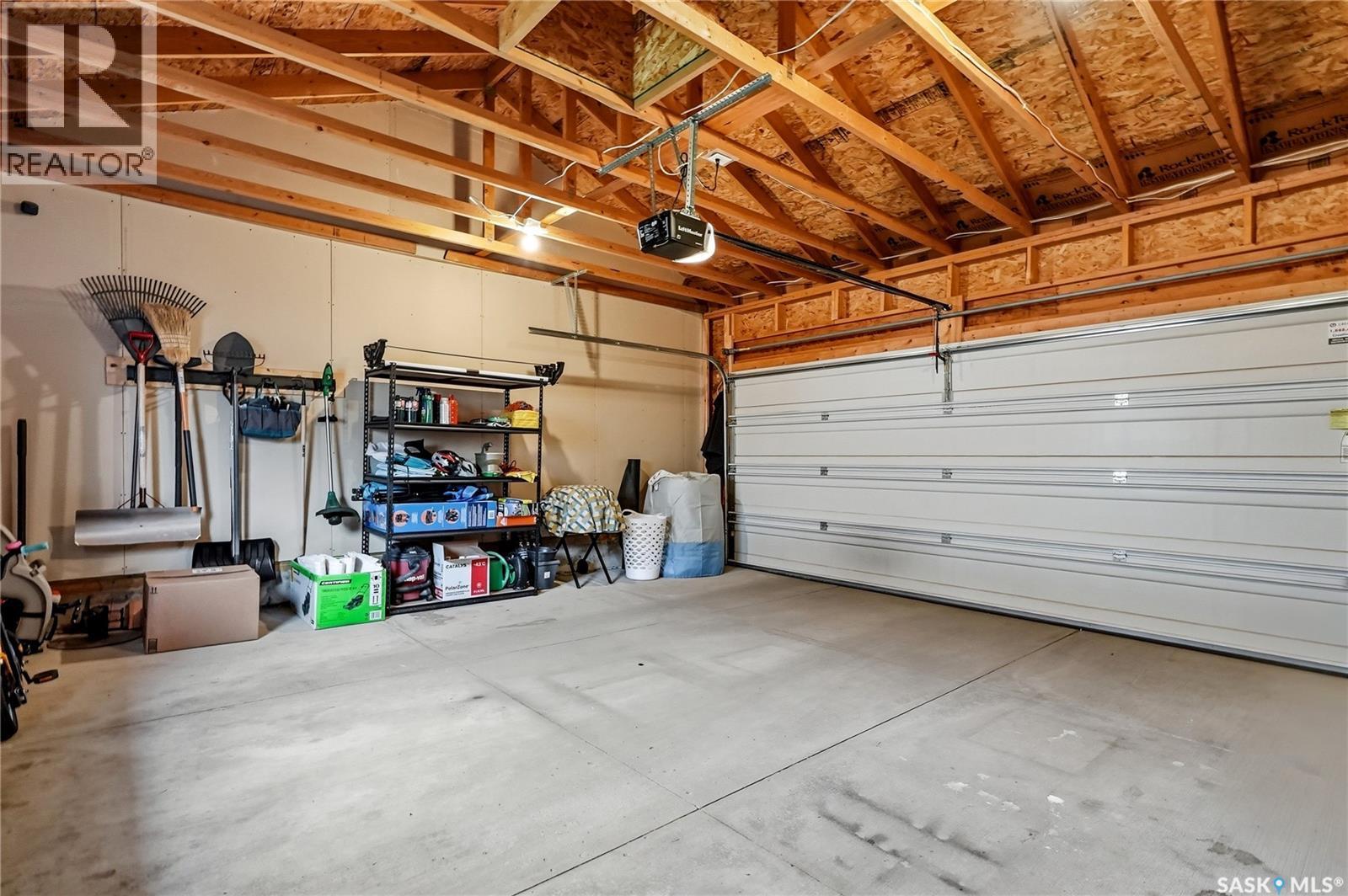 4031 Centennial Drive, Saskatoon, SK - Indoor Photo Showing Garage