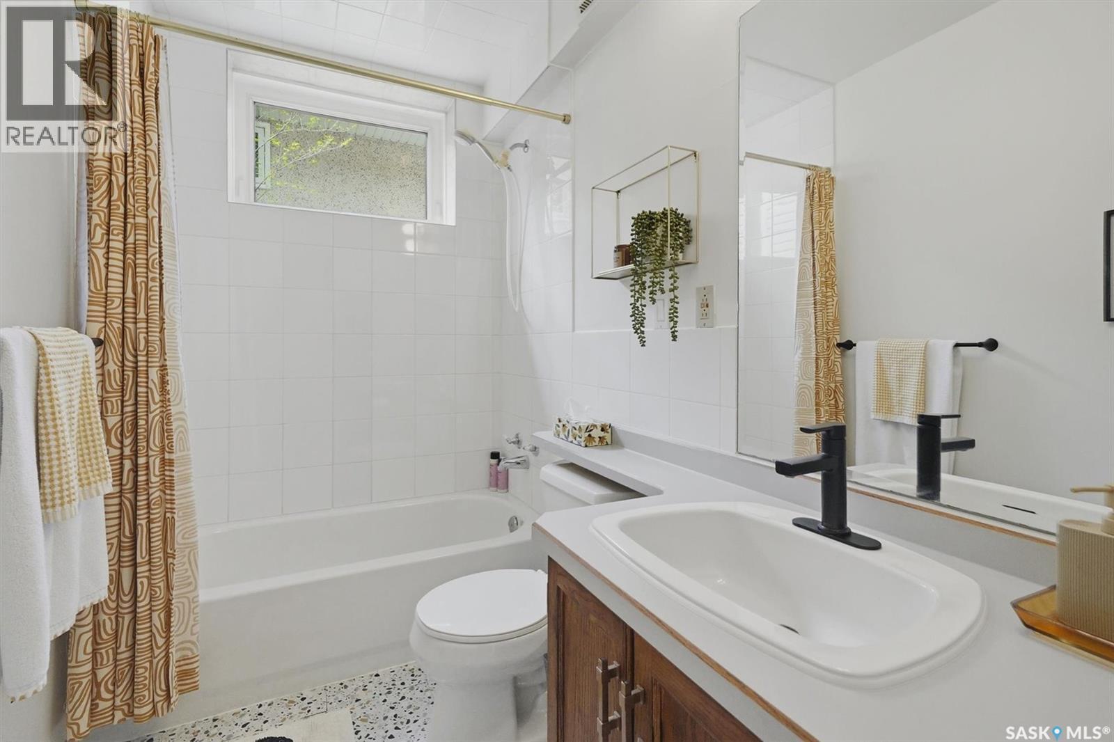 52 Potter Crescent, Saskatoon, SK - Indoor Photo Showing Bathroom