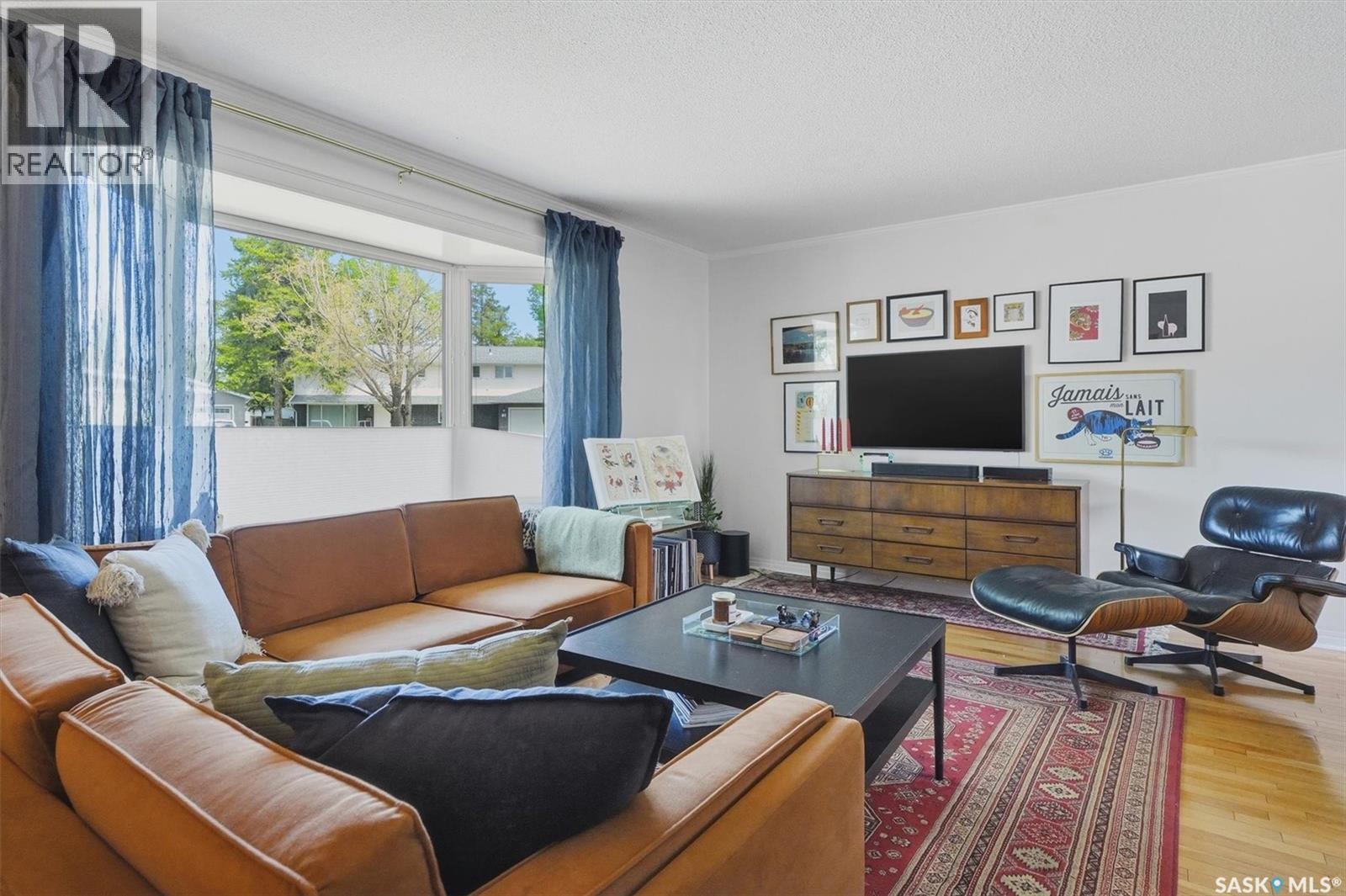 52 Potter Crescent, Saskatoon, SK - Indoor Photo Showing Living Room