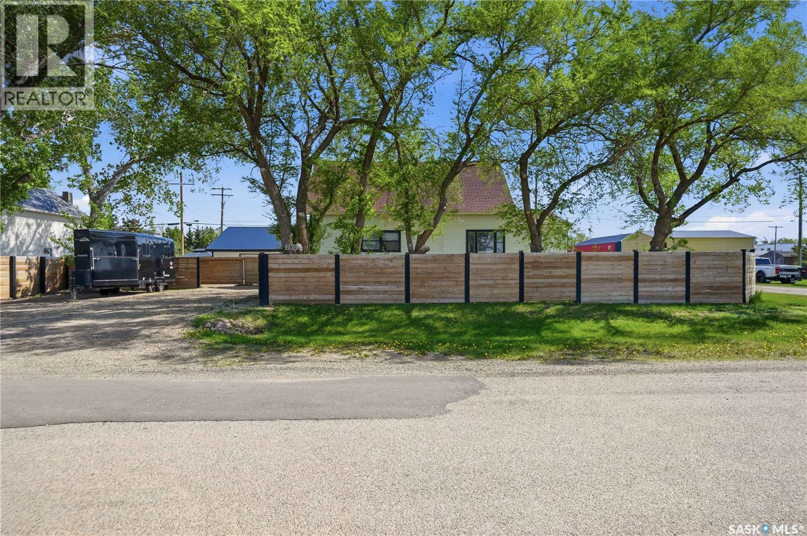 780 Railway Avenue, Elbow, SK - Outdoor