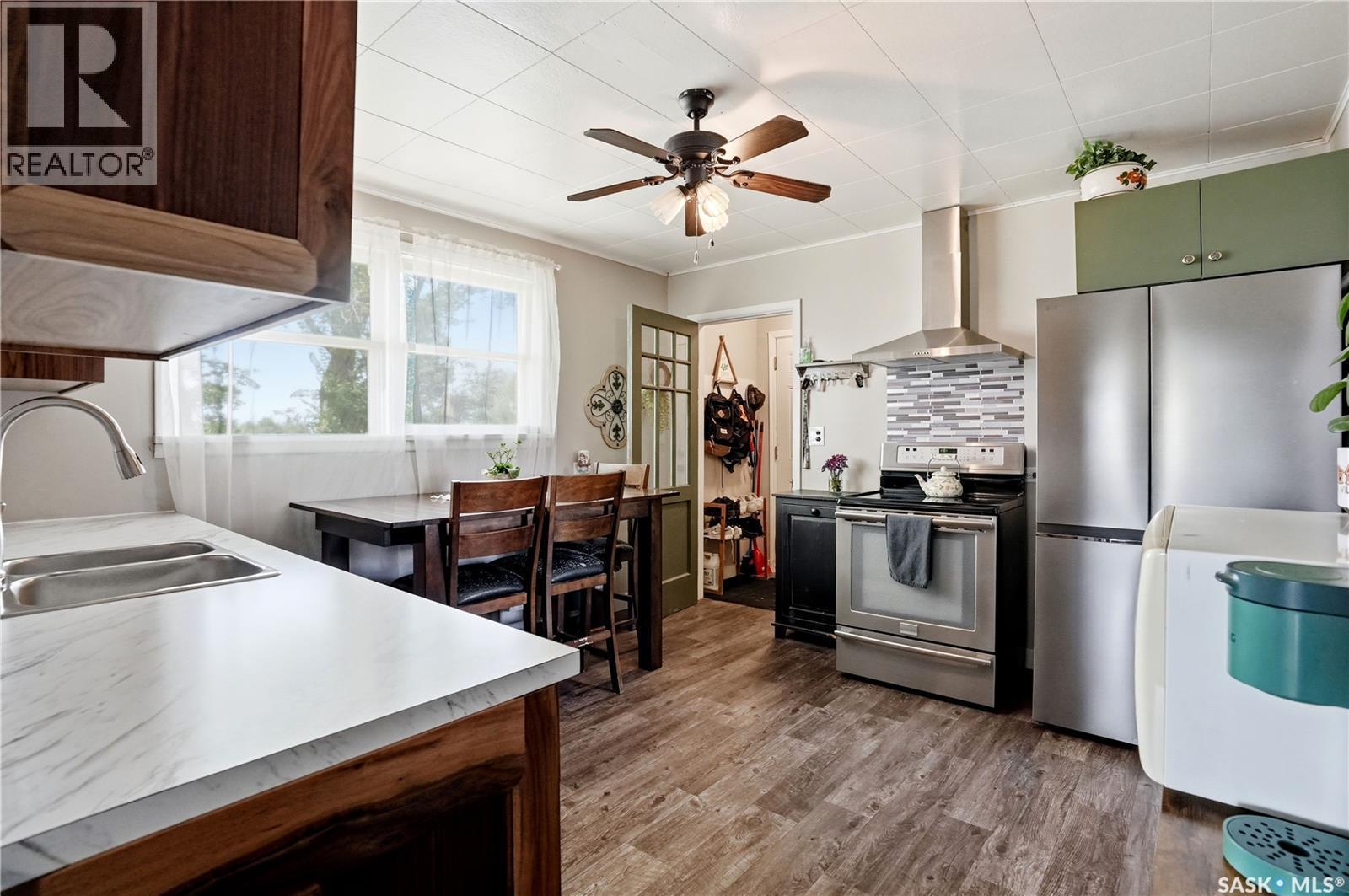 780 Railway Avenue, Elbow, SK - Indoor Photo Showing Kitchen