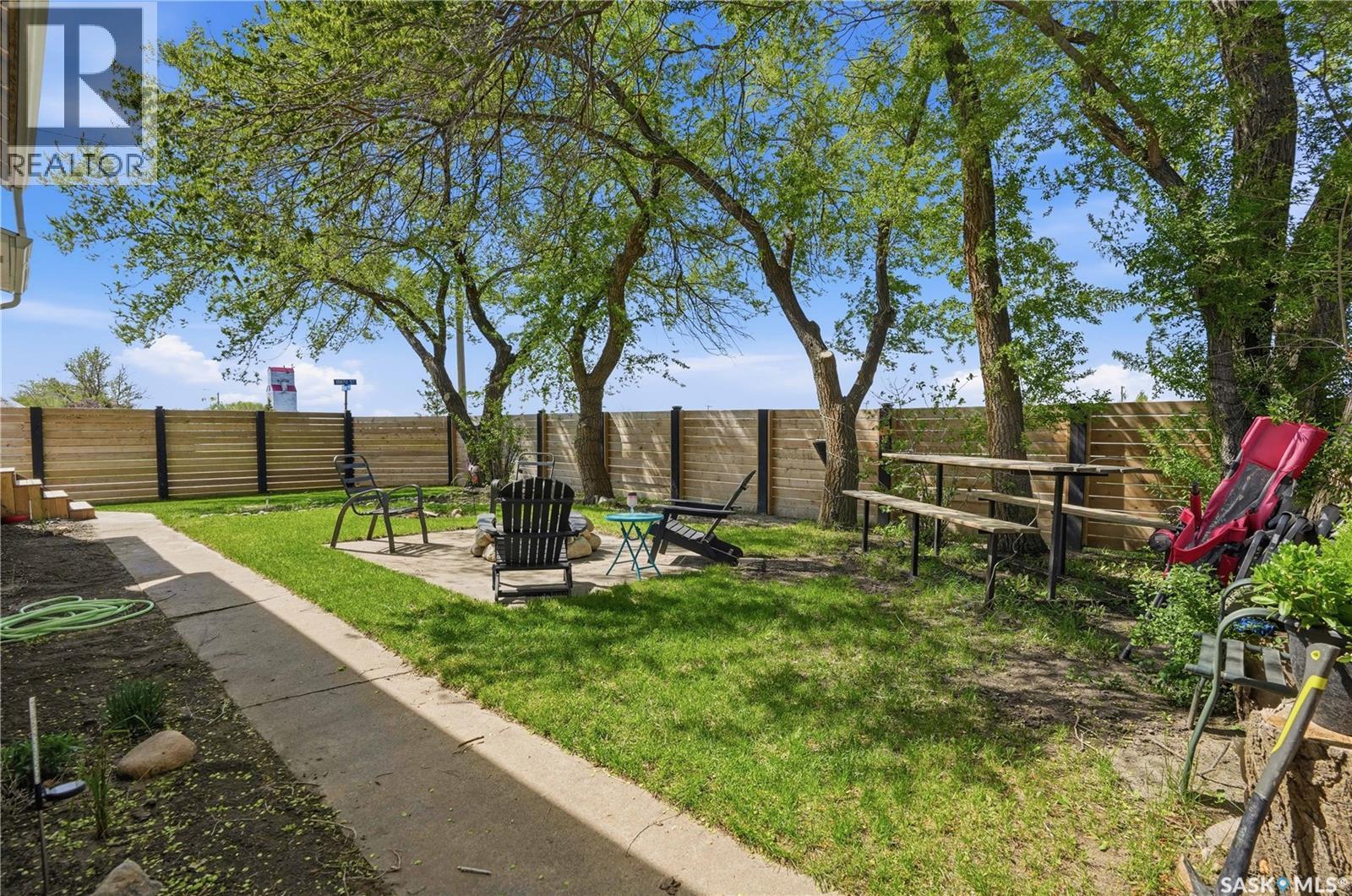 780 Railway Avenue, Elbow, SK - Outdoor