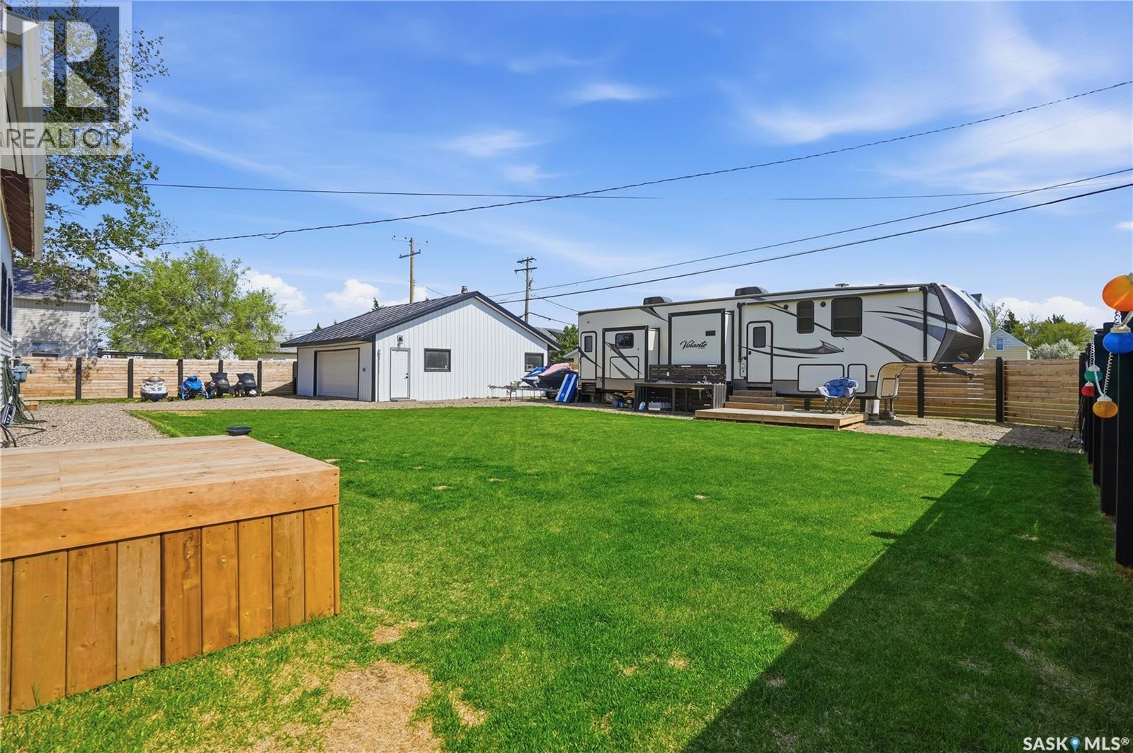 780 Railway Avenue, Elbow, SK - Outdoor