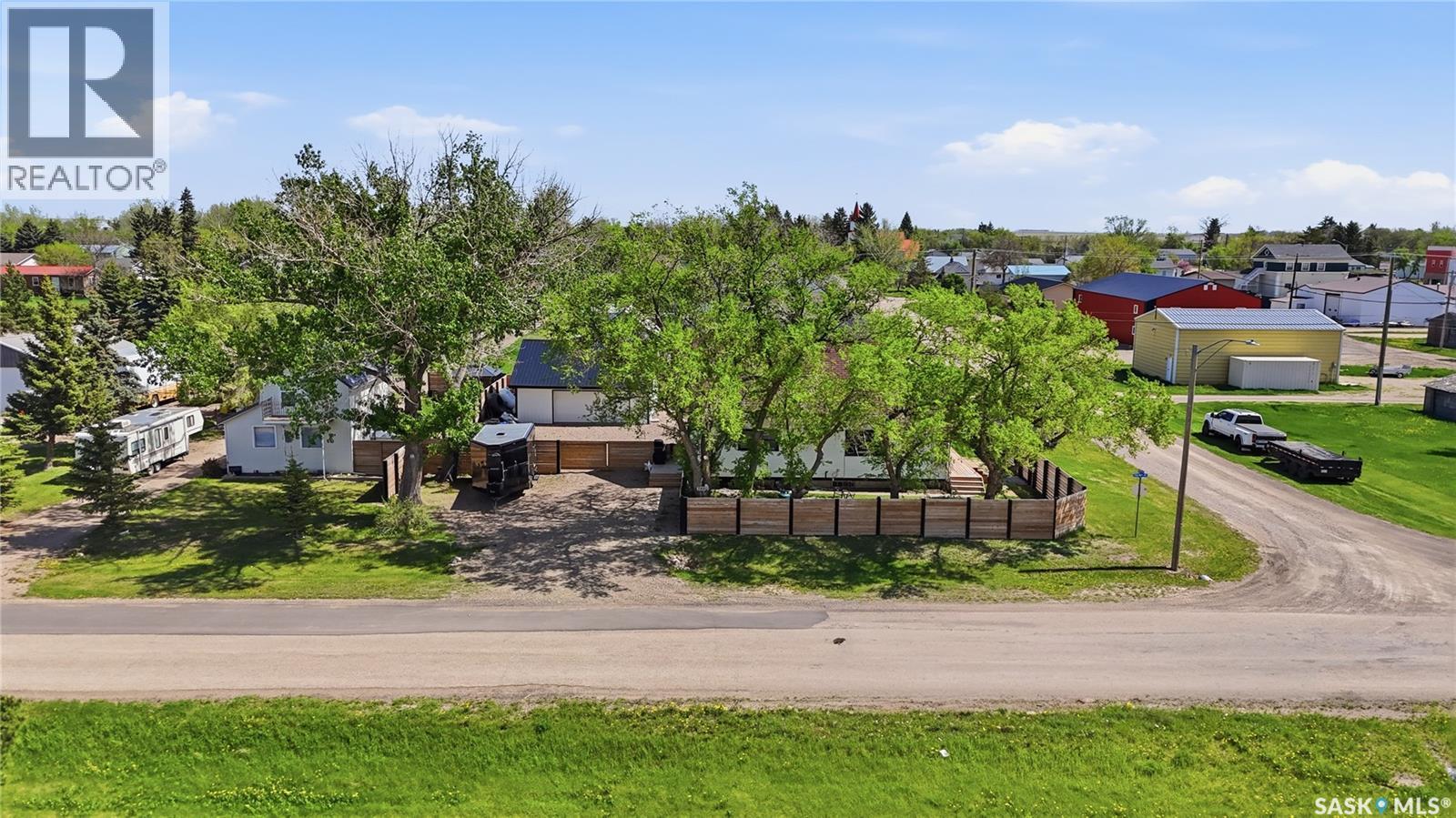 780 Railway Avenue, Elbow, SK - Outdoor