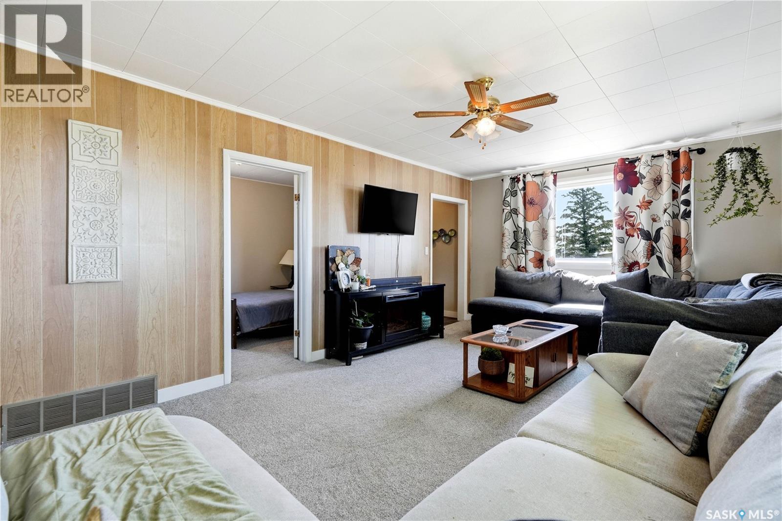 780 Railway Avenue, Elbow, SK - Indoor
