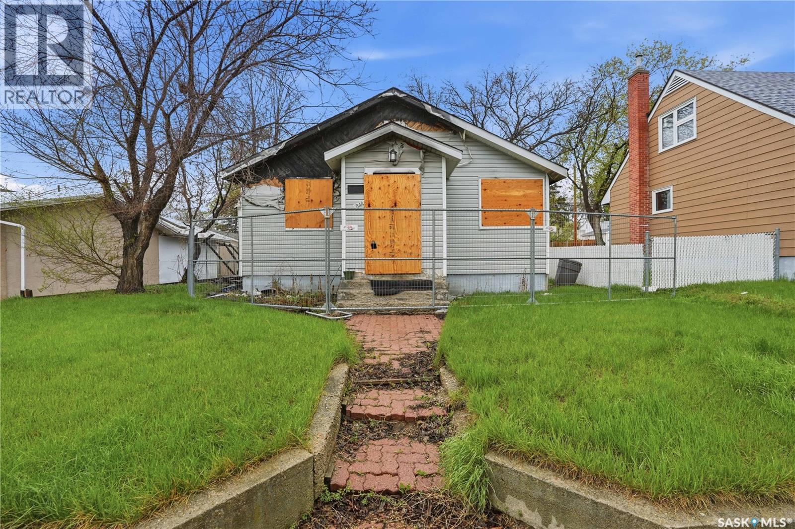 844 6Th Avenue Nw, Moose Jaw, SK - Outdoor