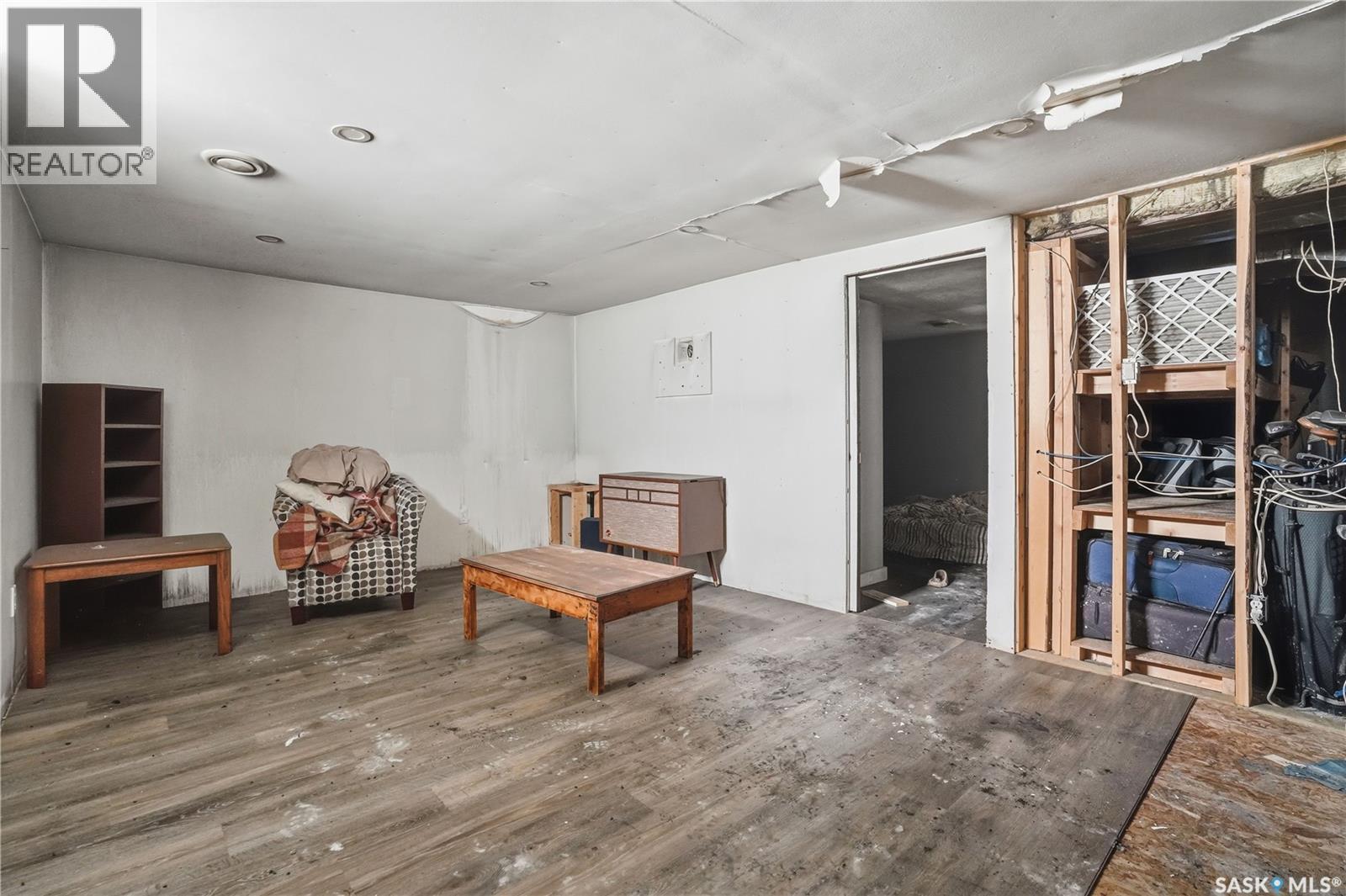 844 6Th Avenue Nw, Moose Jaw, SK - Indoor