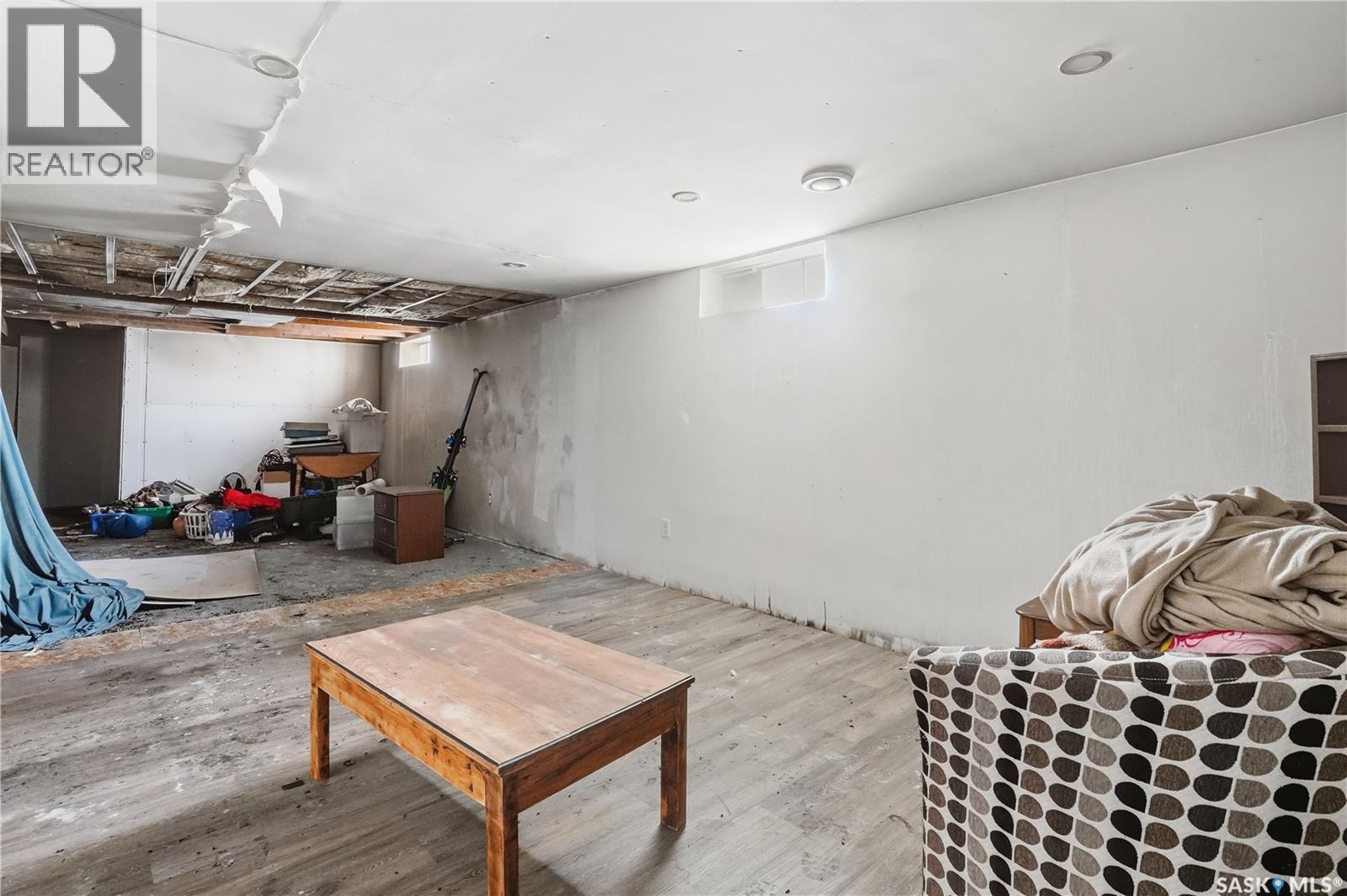 844 6Th Avenue Nw, Moose Jaw, SK - Indoor