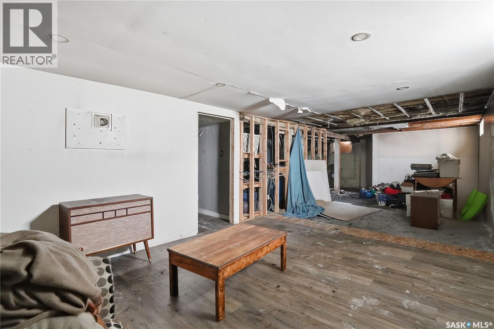 844 6Th Avenue Nw, Moose Jaw, SK - Indoor