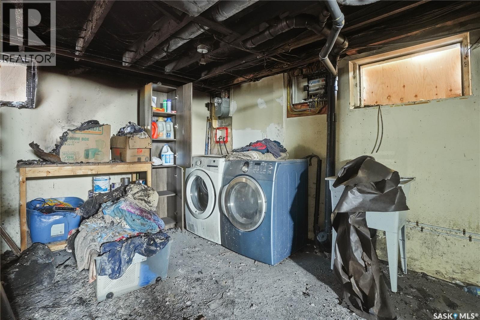 844 6Th Avenue Nw, Moose Jaw, SK - Indoor Photo Showing Laundry Room