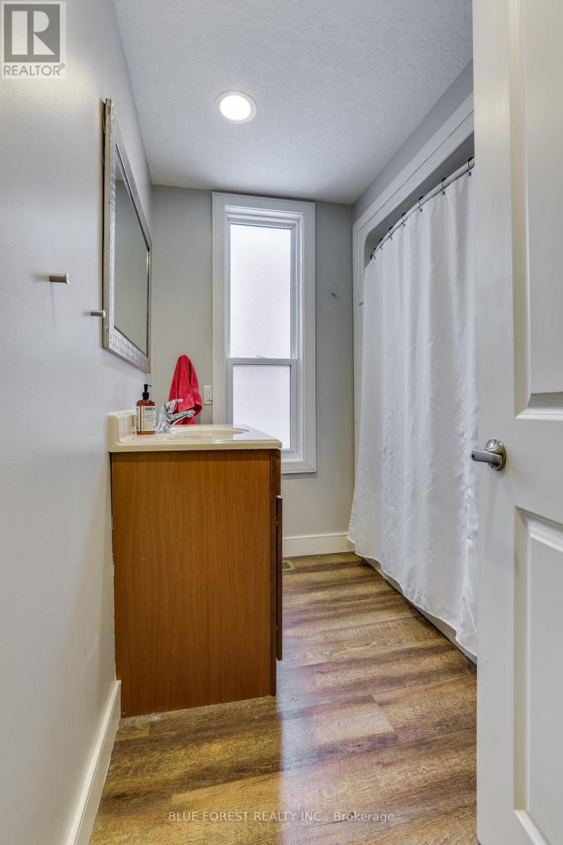 17 Mcdonald Avenue, London North (North K), ON - Indoor Photo Showing Other Room