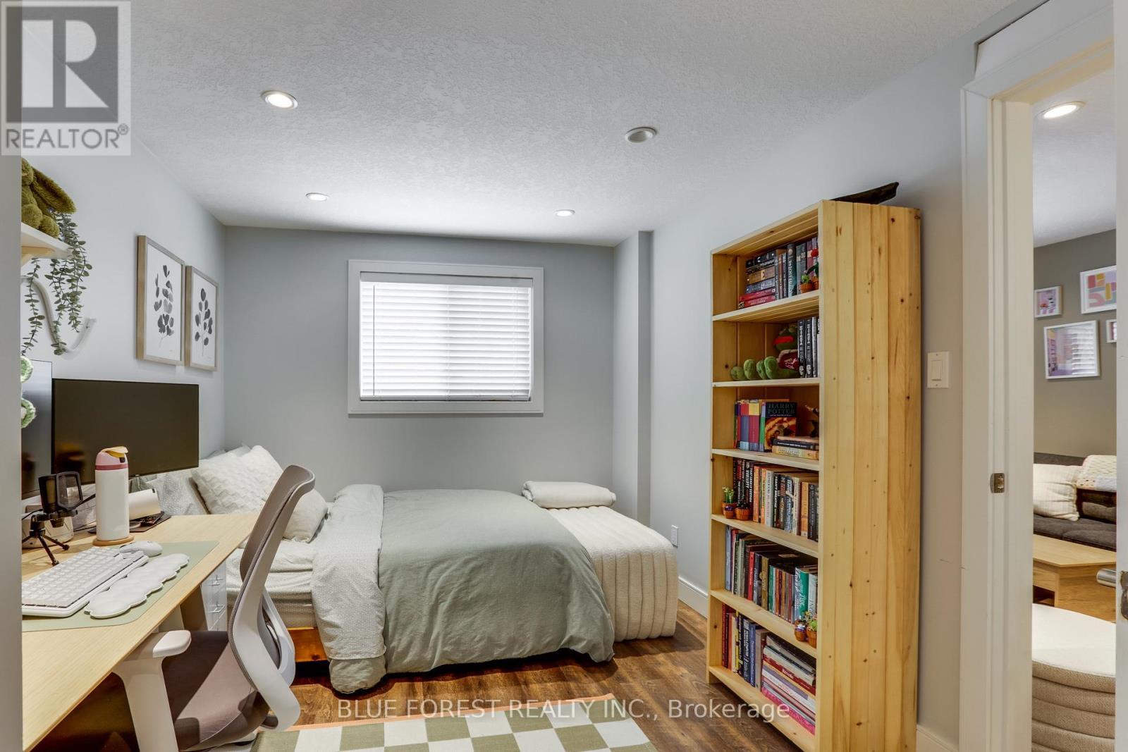 17 Mcdonald Avenue, London North (North K), ON - Indoor Photo Showing Bedroom