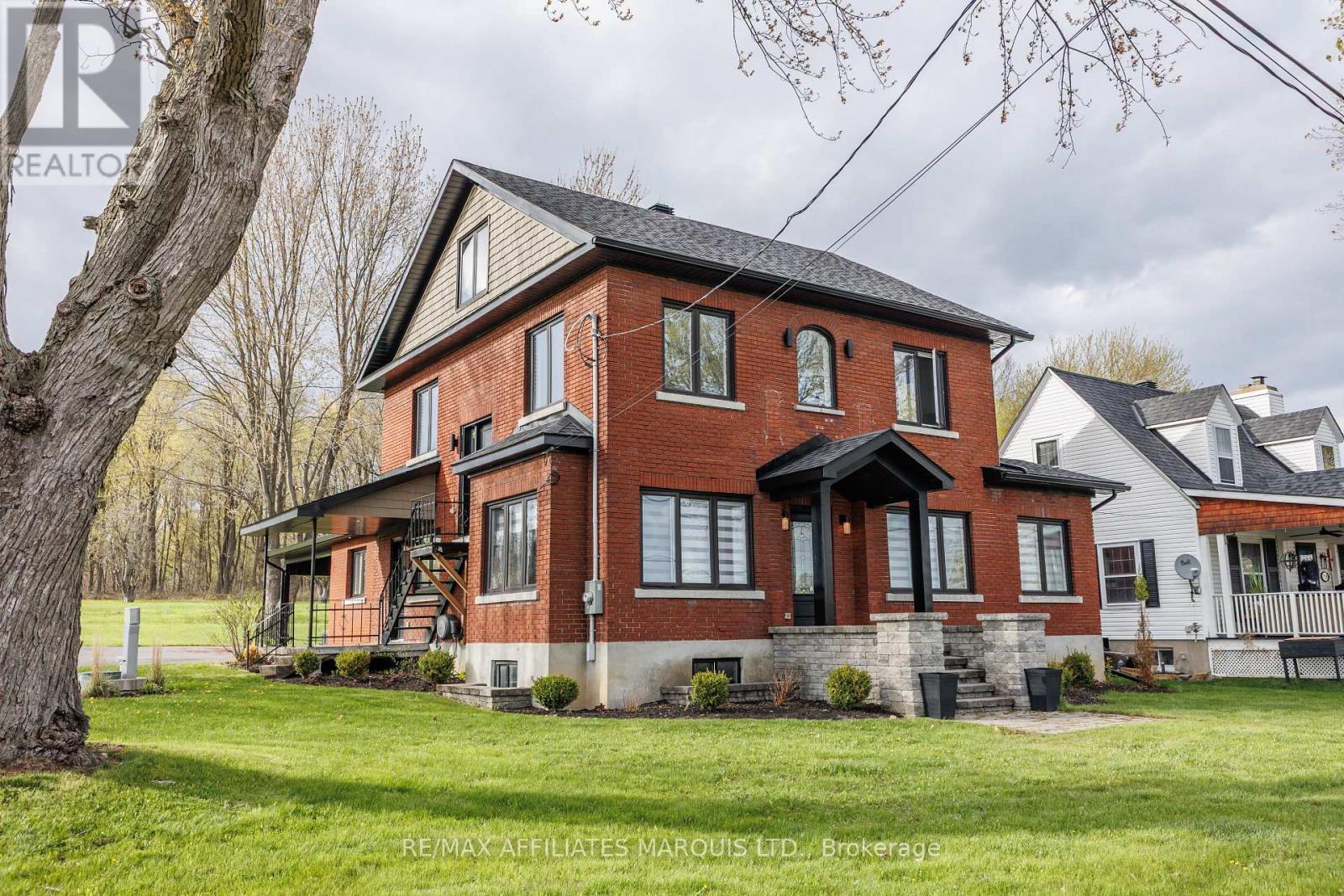 3314 Montreal Road, Cornwall, ON - Outdoor With Facade