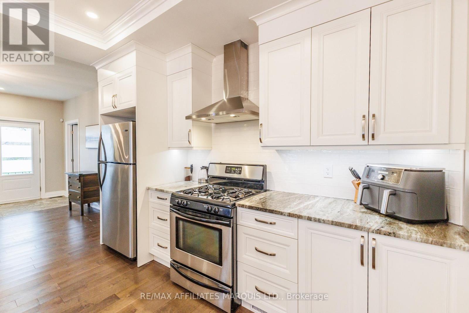 3314 Montreal Road, Cornwall, ON - Indoor Photo Showing Kitchen