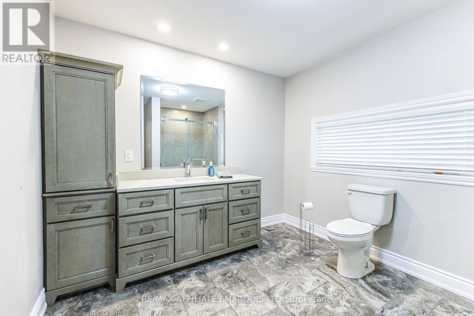Main floor 3 piece bathroom - 3314 Montreal Road, Cornwall, ON - Indoor Photo Showing Bathroom