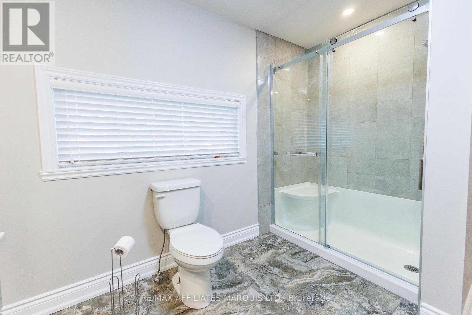 Main floor 3 piece bathroom - 3314 Montreal Road, Cornwall, ON - Indoor Photo Showing Bathroom