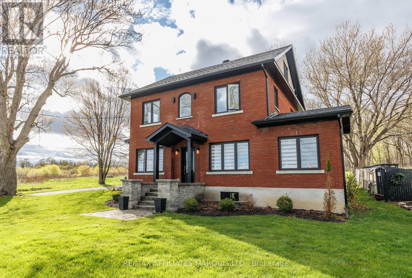 3314 Montreal Road, Cornwall, ON - Outdoor