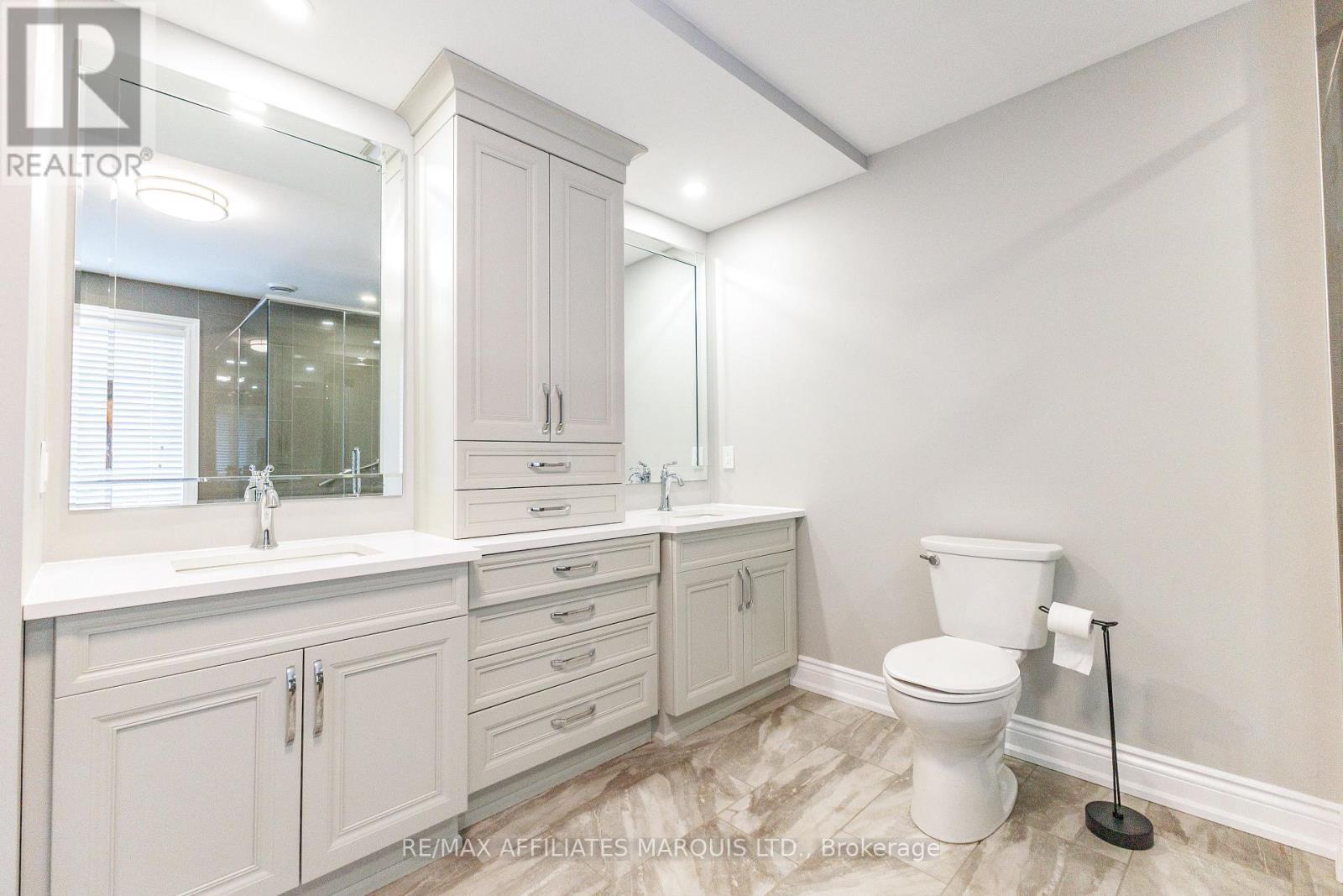 Second level 5 piece bathroom - 3314 Montreal Road, Cornwall, ON - Indoor Photo Showing Bathroom