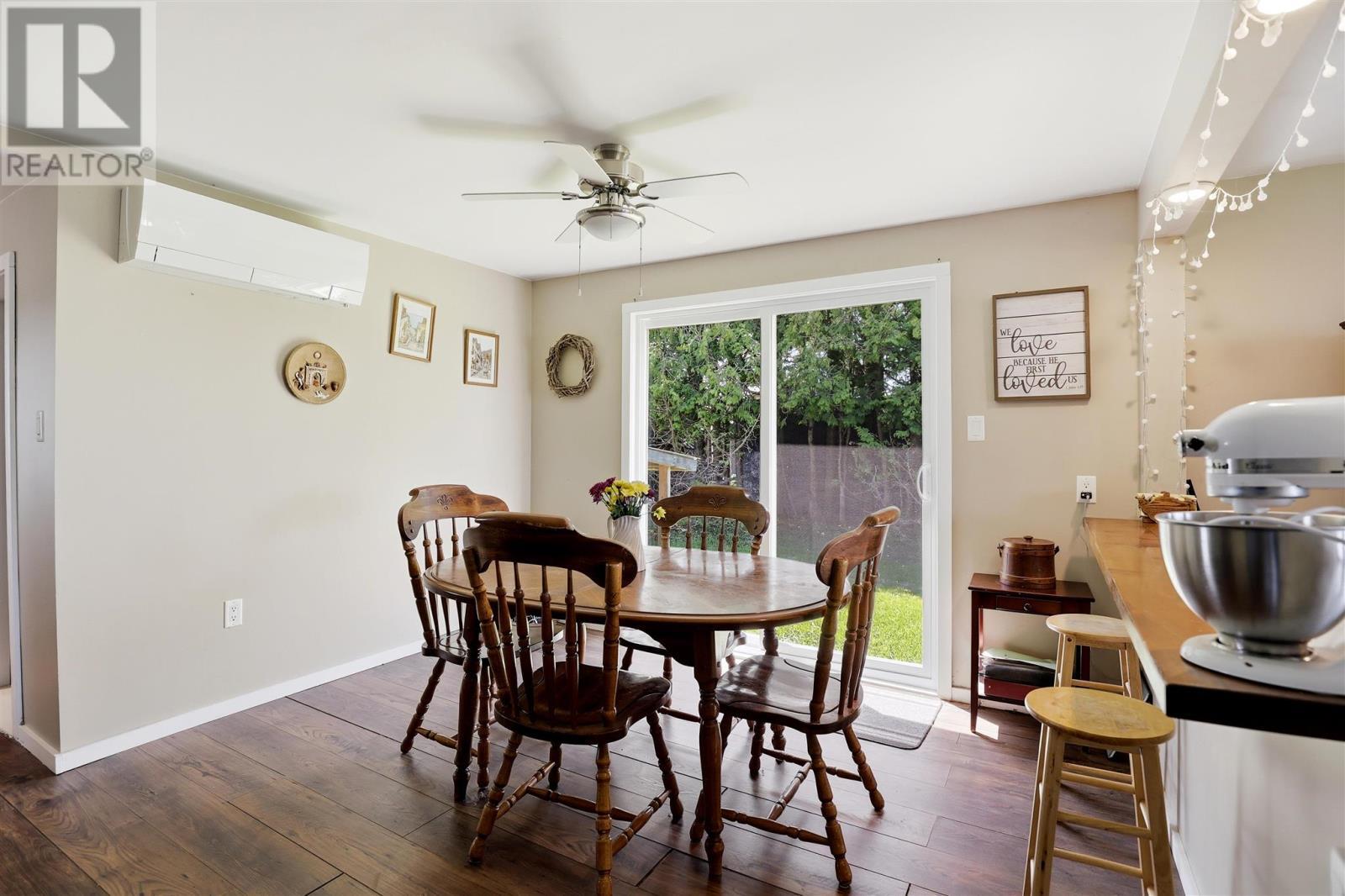 540 Smith Rd, Desbarats, ON - Indoor Photo Showing Dining Room