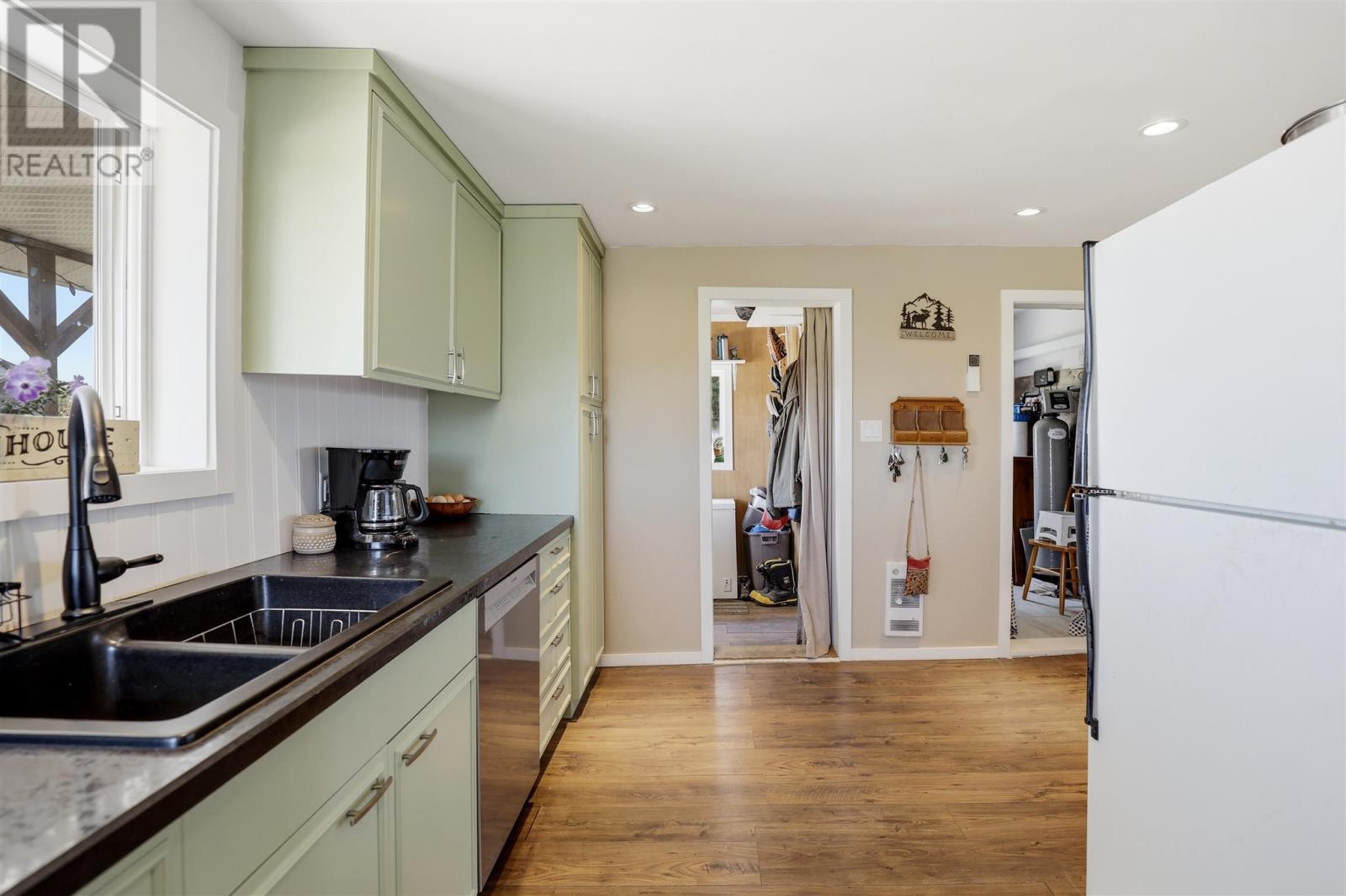 540 Smith Rd, Desbarats, ON - Indoor Photo Showing Kitchen With Double Sink