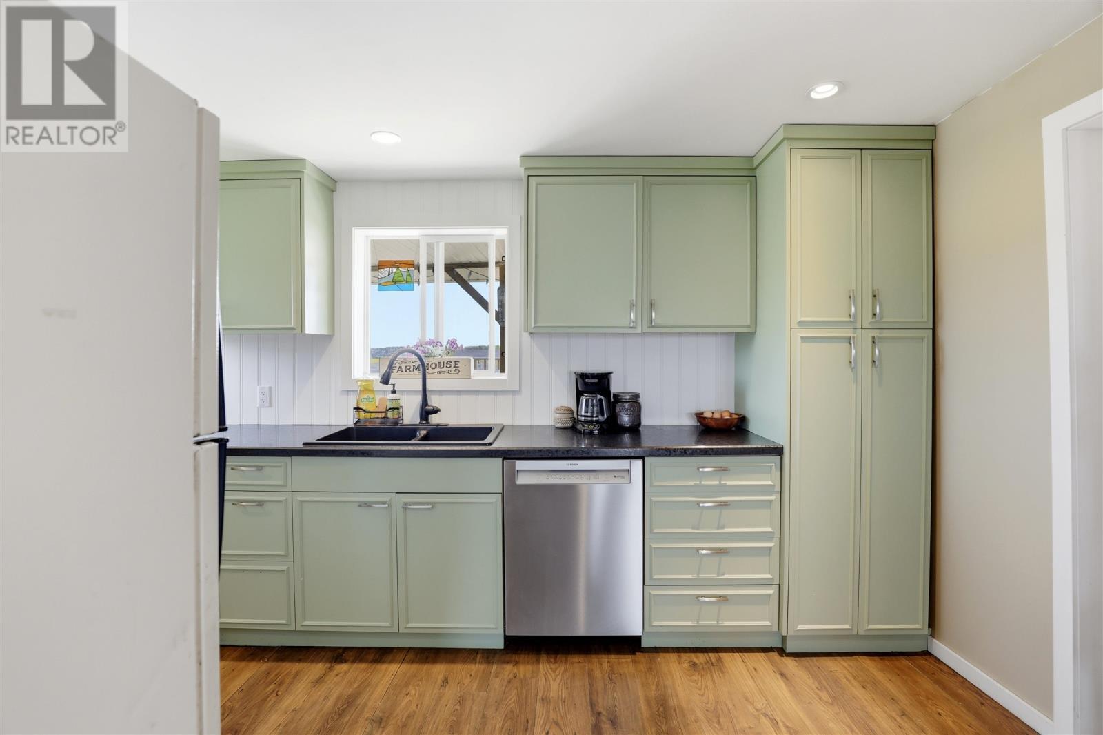 540 Smith Rd, Desbarats, ON - Indoor Photo Showing Kitchen With Double Sink