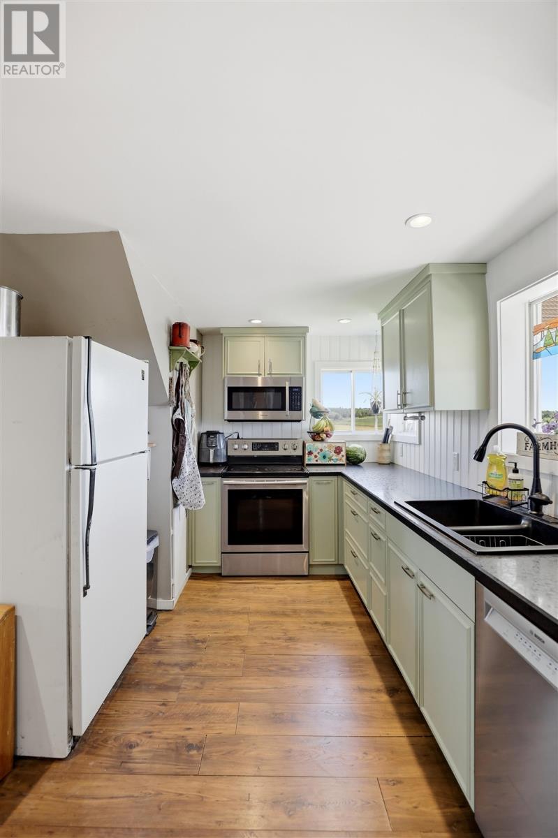 540 Smith Rd, Desbarats, ON - Indoor Photo Showing Kitchen With Double Sink