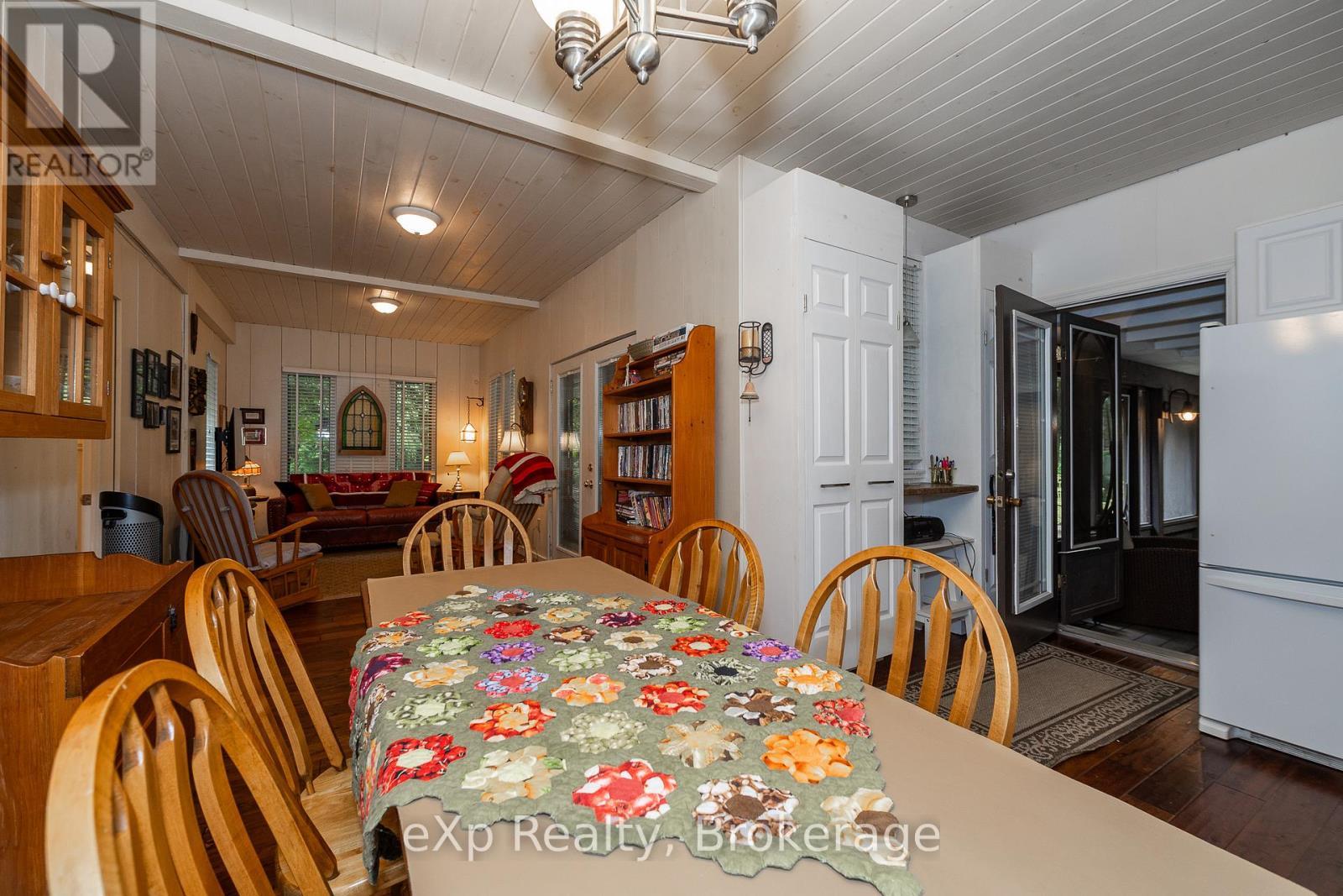 127 Paisley Drive, Chatsworth, ON - Indoor Photo Showing Dining Room