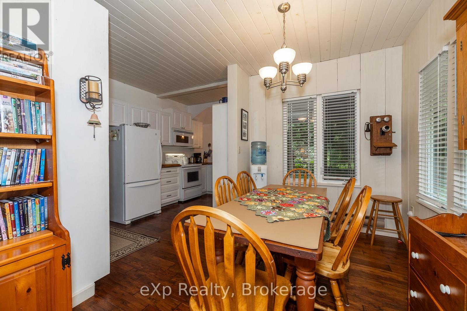 127 Paisley Drive, Chatsworth, ON - Indoor Photo Showing Dining Room