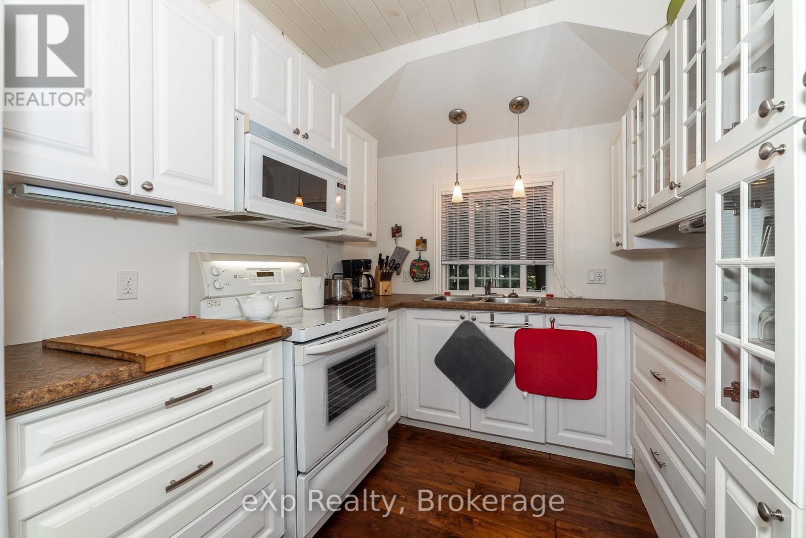 127 Paisley Drive, Chatsworth, ON - Indoor Photo Showing Kitchen