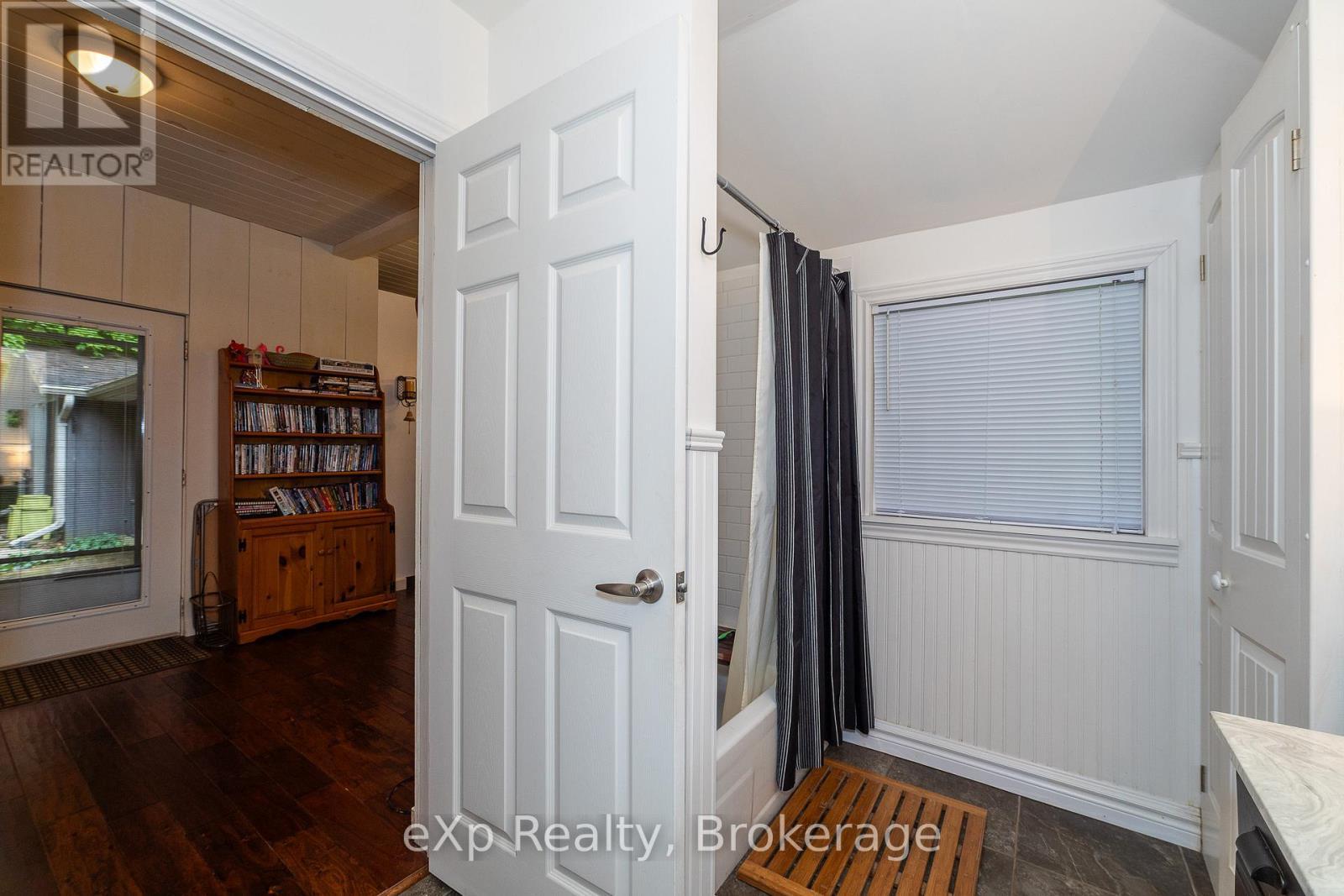 127 Paisley Drive, Chatsworth, ON - Indoor Photo Showing Other Room