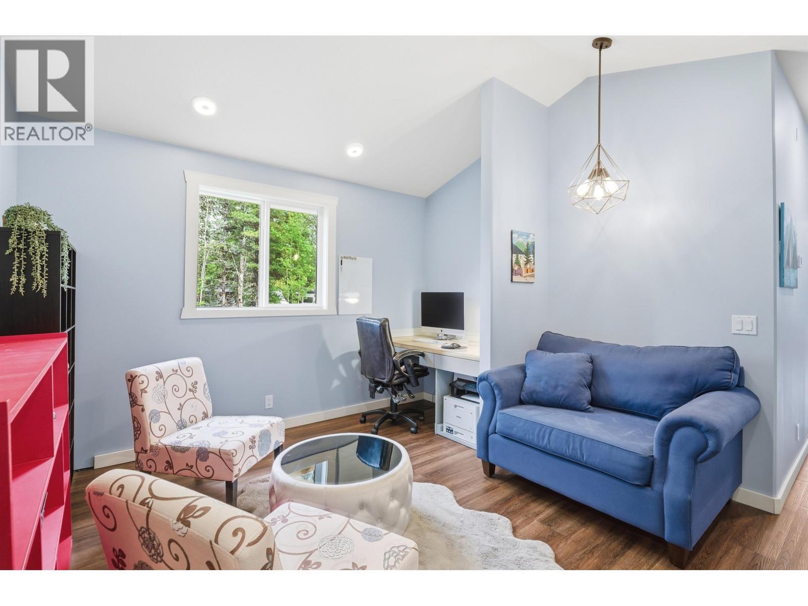 2102 Quartz Road, Quesnel, BC - Indoor Photo Showing Living Room