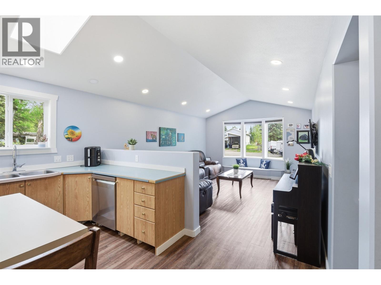 2102 Quartz Road, Quesnel, BC - Indoor Photo Showing Kitchen With Double Sink