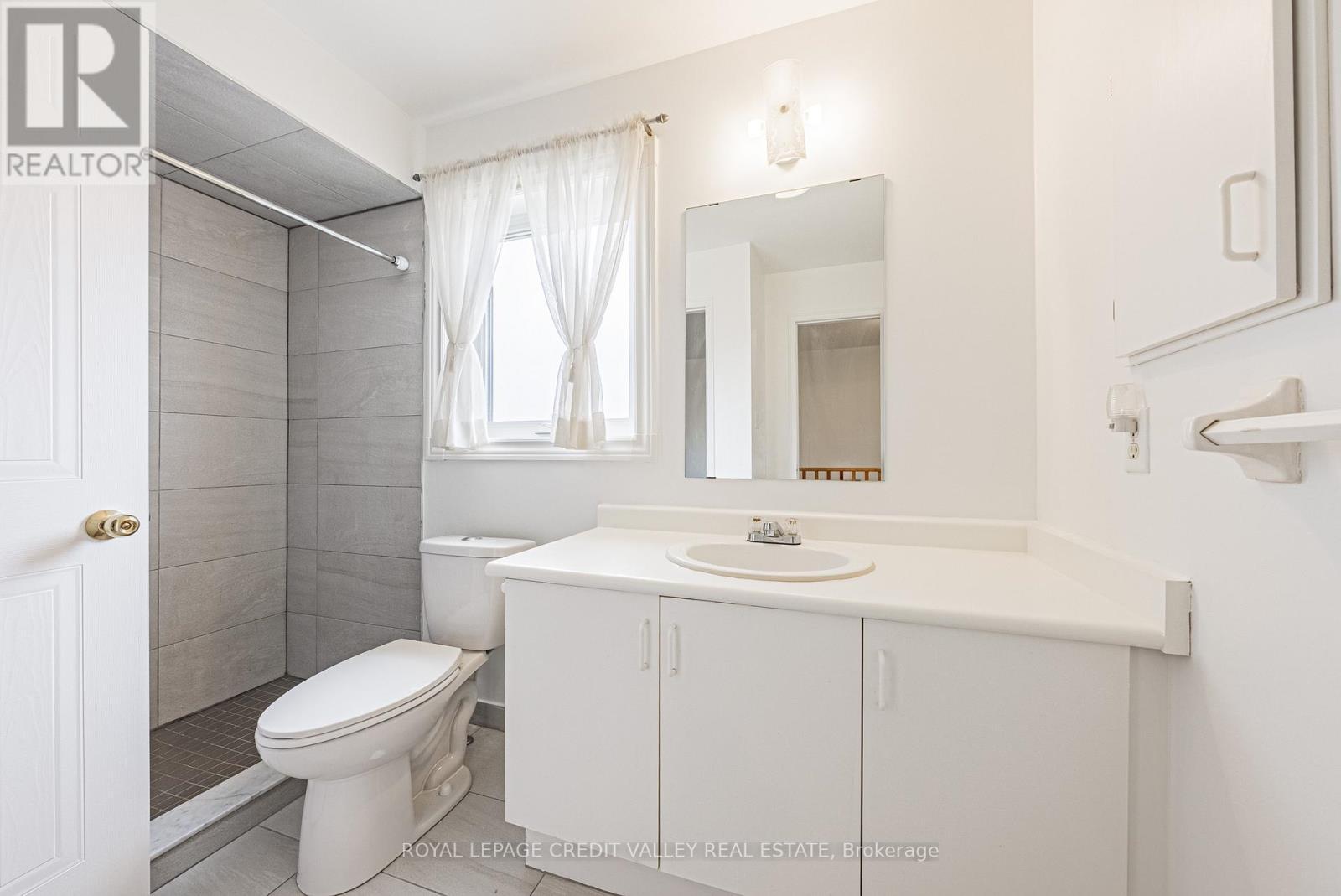155 Saddletree Trail, Brampton, ON - Indoor Photo Showing Bathroom